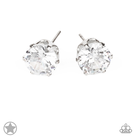 Just in TIMELESS Earrings 👌 👏 👍 Post Silver White Afordable - Picture 1 of 3